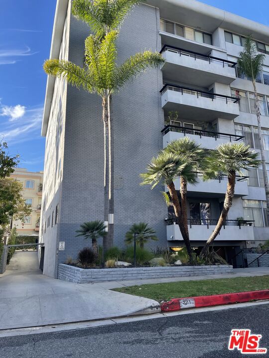 121 S Palm Drive 504, Beverly Hills, CA 90212