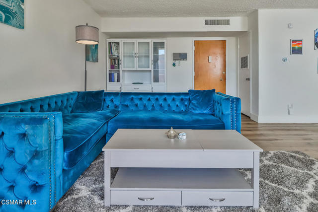 5429 Newcastle Avenue, Encino CA: https://media.crmls.org/mediaz/cfb0a289-d2be-4265-9035-6e55caeb416e.jpg