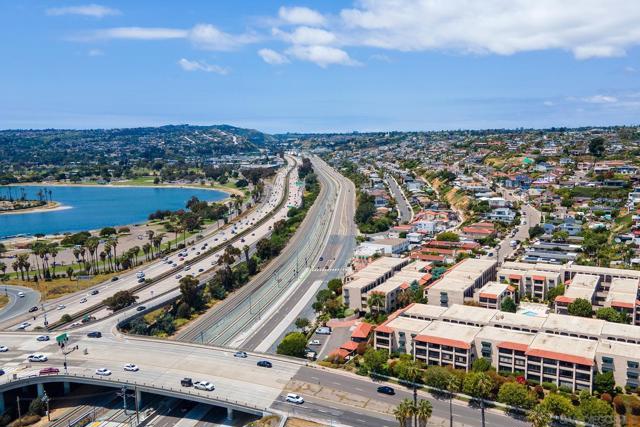 2510 Clairemont Dr, San Diego CA: https://media.crmls.org/mediaz/cfb1240a-738e-4bca-8bd5-0e434fdbced5.jpg