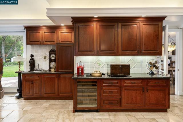 1720 Alameda Diablo, Diablo CA: https://media.crmls.org/mediaz/cfb24b33-cc9a-4b15-b640-86725bfce917.jpg