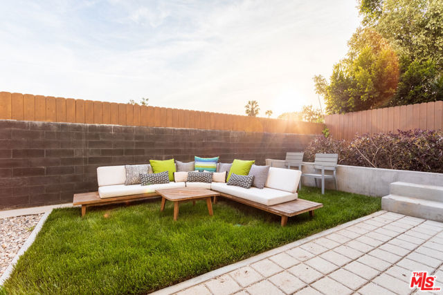 2514 Berkeley Avenue, Los Angeles CA: https://media.crmls.org/mediaz/cfb28503-4f1b-4db4-9f55-c16359580481.jpg