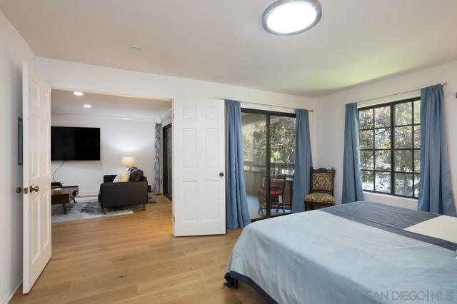 8880 Villa La Jolla Dr, La Jolla CA: https://media.crmls.org/mediaz/cfb332d5-645d-4e64-bff0-06f3b60a2fa4.jpg