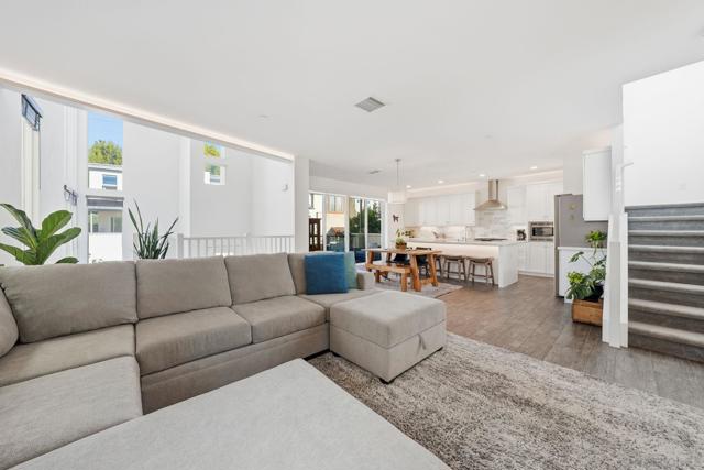 8337 Summit way, San Diego CA: https://media.crmls.org/mediaz/cfb3dcf0-e57a-4e45-820f-70f4d8f3f111.jpg