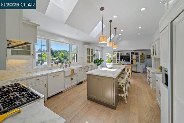 33 Los Arabis Circle, Lafayette CA: https://media.crmls.org/mediaz/cfb3feb0-392b-4d96-b591-61fb6e93b1b3.jpg