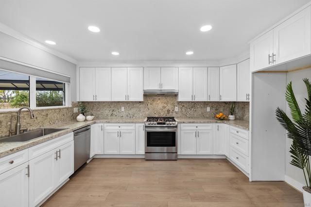 12866 SUMMERFIELD LN, Poway CA: https://media.crmls.org/mediaz/cfb51b65-6c14-4113-8e09-bd7e40fbf916.jpg