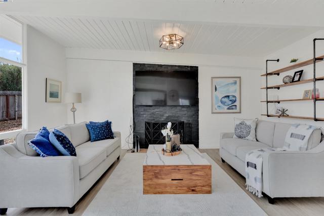1167 Temple Dr, Pacheco CA: https://media.crmls.org/mediaz/cfb55b69-8061-47f4-88d5-5a6581284fee.jpg
