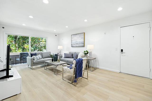 2452 W Bayshore Road, Palo Alto CA: https://media.crmls.org/mediaz/cfb5a742-4990-40c4-9cd3-a7836ebc9e78.jpg