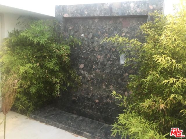 3440 Shoreheights Drive, Malibu CA: https://media.crmls.org/mediaz/cfb5fc52-3e20-4ca3-ac08-00fffd60efcd.jpg