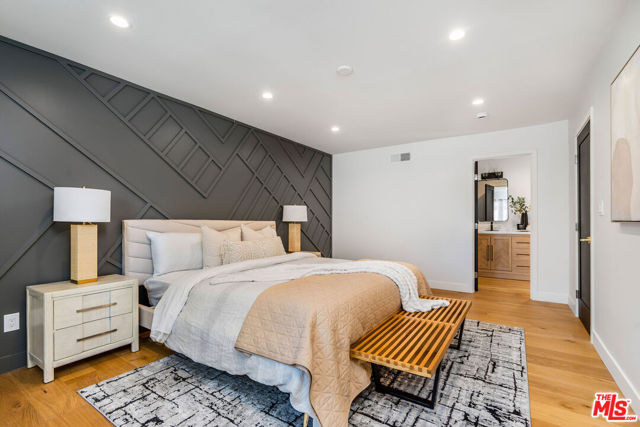 22357 Welby Way, Woodland Hills CA: https://media.crmls.org/mediaz/cfb6161b-42a3-4caf-a90a-8241aaabcb95.jpg