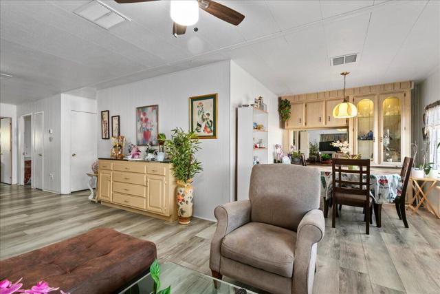 36 Club Circle Drive, Palm Springs CA: https://media.crmls.org/mediaz/cfb66f97-20ab-423f-9309-66d18225ac2b.jpg