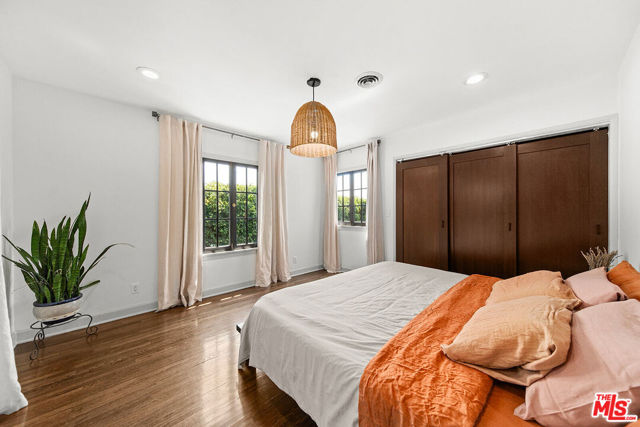 6626 Cahuenga Terrace, Los Angeles CA: https://media.crmls.org/mediaz/cfb6e0d1-dfe8-46b2-bb35-f8969ab7b583.jpg
