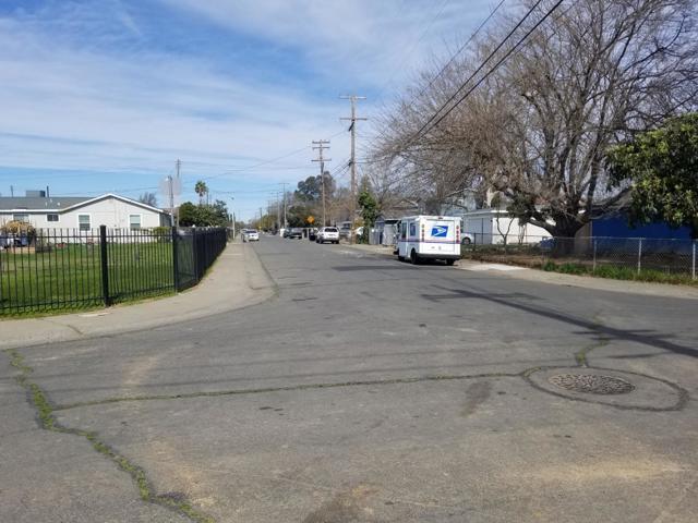 7440 38th Avenue, Sacramento CA: https://media.crmls.org/mediaz/cfb744fa-fee6-472e-9419-db4f70243b87.jpg