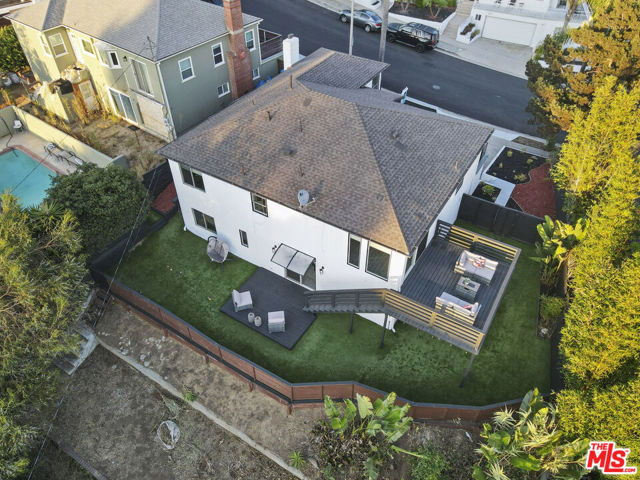 5549 Onacrest Drive, Los Angeles CA: https://media.crmls.org/mediaz/cfb7ad80-5da4-4a6b-8d7f-7634f32437f7.jpg
