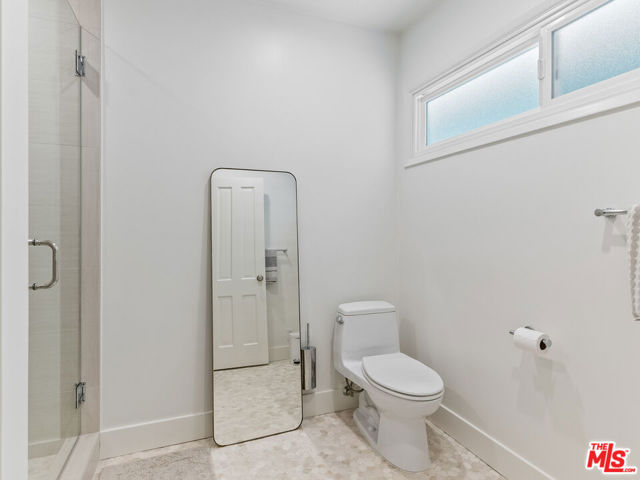3818 Hollyline Avenue, Sherman Oaks CA: https://media.crmls.org/mediaz/cfb7c45d-f0be-4b96-b49c-13c32e082898.jpg
