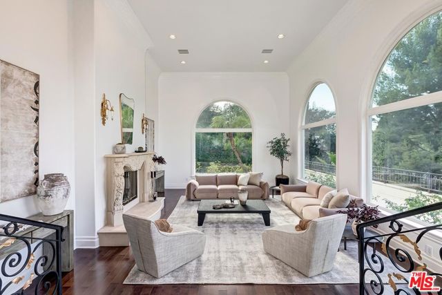 Image 9 of 43 For 732 Saint Katherine Drive
