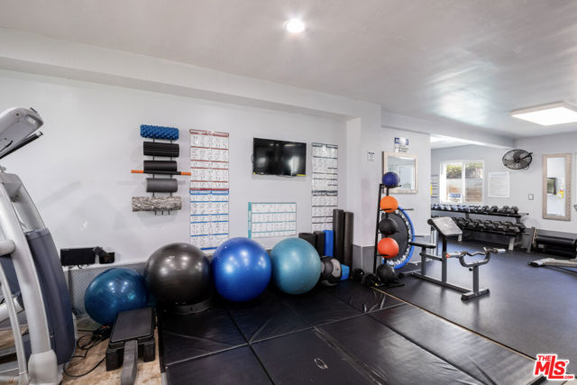 2721 2nd Street, Santa Monica CA: https://media.crmls.org/mediaz/cfb81077-1a20-4cb3-80a7-bc705c04720b.jpg