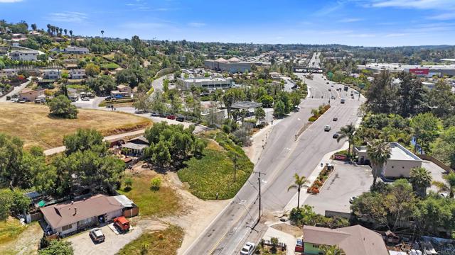 Detail Gallery Image 5 of 17 For 246 Robelini Dr, Vista,  CA 92083 - – Beds | – Baths
