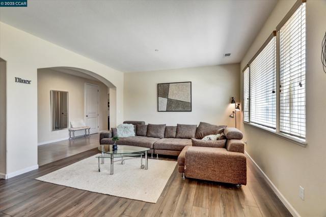 4007 Oak Knoll St, Antioch CA: https://media.crmls.org/mediaz/cfbb118f-a0f2-499b-8c94-02b07a5b4463.jpg