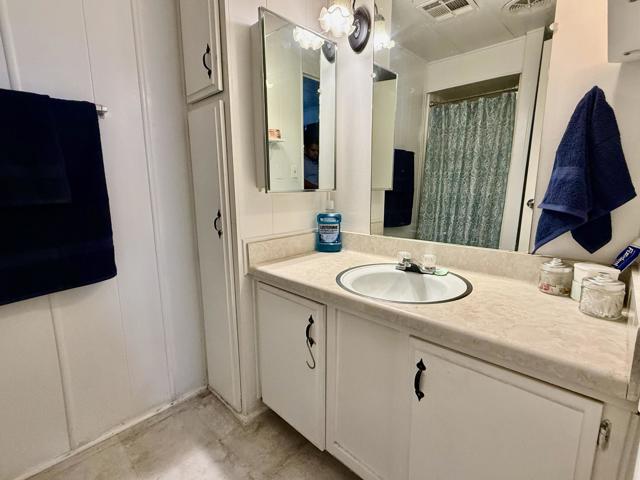 32220 San Miguelito Drive, Thousand Palms CA: https://media.crmls.org/mediaz/cfbb162e-19d6-4704-98ce-020afc2c3ec9.jpg