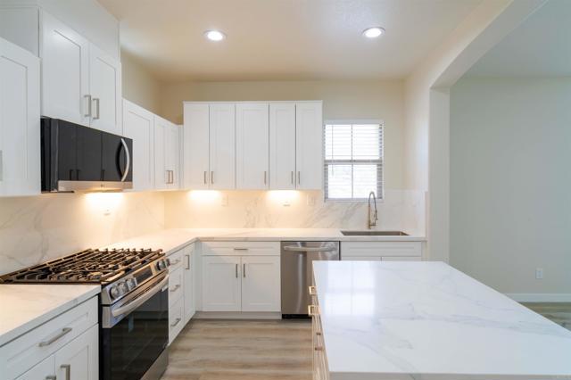 Detail Gallery Image 13 of 34 For 1295 Haglar #1,  Chula Vista,  CA 91913 - 3 Beds | 3/1 Baths