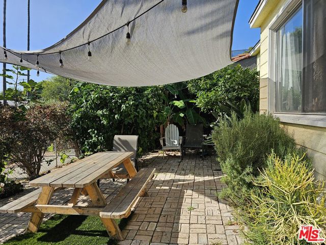 837 Milwood Avenue, Venice CA: https://media.crmls.org/mediaz/cfbbd106-73b0-40a6-8497-aa00f4e87c0b.jpg