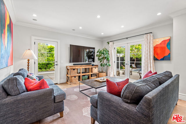 14226 Chandler Boulevard, Sherman Oaks CA: https://media.crmls.org/mediaz/cfbc0a6d-6d06-49dd-9fba-8fdac6cff120.jpg