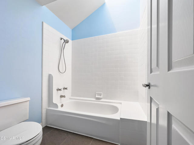 24632 Brighton Drive, Valencia CA: https://media.crmls.org/mediaz/cfbc5aa8-6a74-4d1e-be35-f4d0e303cc4e.jpg
