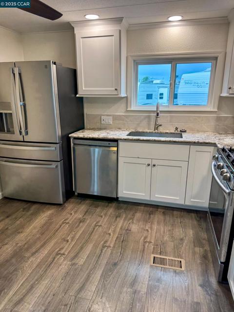 747 Lewelling Blvd, San Leandro CA: https://media.crmls.org/mediaz/cfbc6bd1-403d-434d-95ac-ac423130e579.jpg