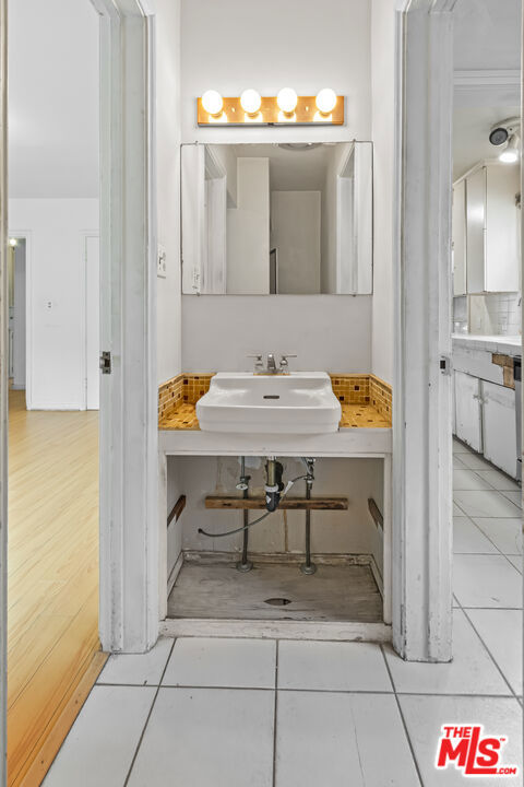5718 Eveward Road, Culver City CA: https://media.crmls.org/mediaz/cfbccf49-d85f-4fdb-bc5a-139eef723255.jpg