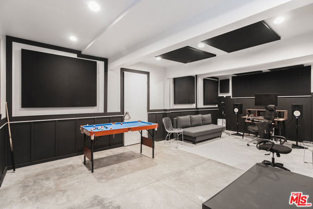 905 Pine Grove Avenue, Los Angeles CA: https://media.crmls.org/mediaz/cfbcffe9-b7c6-430f-a463-0cb7ff69b2ad.jpg