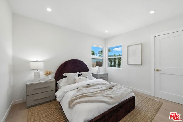 15727 Hartsook Street, Encino CA: https://media.crmls.org/mediaz/cfbdf589-8be9-415f-8c8c-24563e71ddc9.jpg