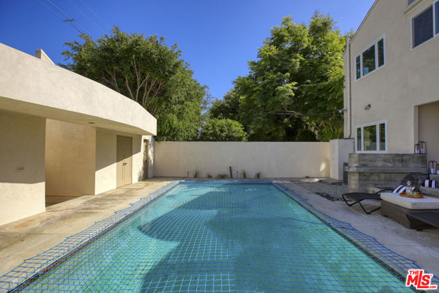 426 S Swall Drive, Beverly Hills CA: https://media.crmls.org/mediaz/cfbe1966-b739-4439-9d4b-e42d4d1e1db8.jpg
