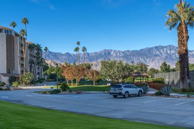 900 Island Drive, Rancho Mirage CA: https://media.crmls.org/mediaz/cfbe5292-26c7-4e2a-bb8e-adddf4bd04e0.jpg