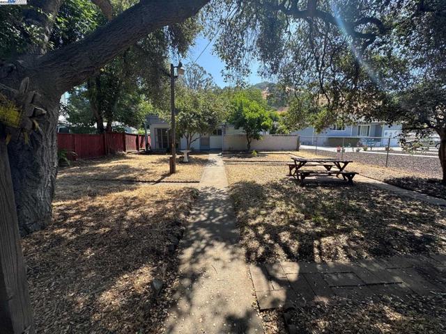 865 Old Canyon Road, Fremont CA: https://media.crmls.org/mediaz/cfbe7e1a-530c-4784-86d4-1b3e48d1b5f2.jpg