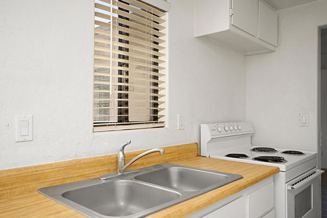 73345 Royal Palm Drive, Palm Desert CA: https://media.crmls.org/mediaz/cfbe9b47-a1f5-4e0d-a90f-da84440fb2c6.jpg