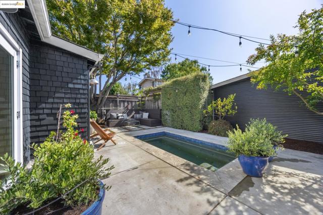 3936 Elston Ave., Oakland CA: https://media.crmls.org/mediaz/cfbea57d-9693-495c-a2a1-1a72f69fdc84.jpg