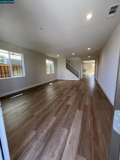1614 Ashwood Drive, Pittsburg CA: https://media.crmls.org/mediaz/cfbea910-5d69-4f16-946b-05afe2047ab7.jpg