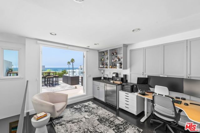 32 Galleon Street, Marina del Rey CA: https://media.crmls.org/mediaz/cfbf0441-4cc3-4d83-bf9a-5b90c934e809.jpg