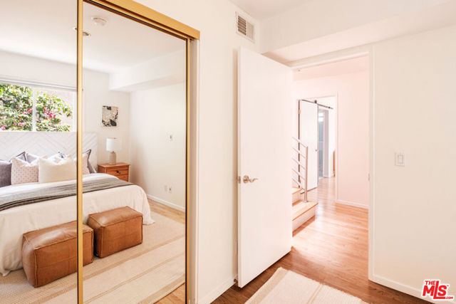 980 Oneonta Drive, Los Angeles CA: https://media.crmls.org/mediaz/cfbf09ec-3520-445e-9ea9-e61e74a8d3bc.jpg
