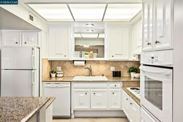2817 Golden Rain Rd, Walnut Creek CA: https://media.crmls.org/mediaz/cfbf19d2-b215-4b25-bef1-d0d46856da4b.jpg