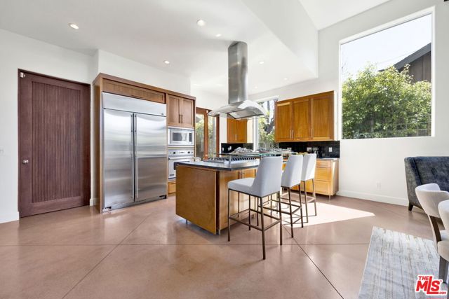 2336 Boone Avenue, Venice CA: https://media.crmls.org/mediaz/cfbf3c39-cea5-4c44-b895-0f9decc8b870.jpg