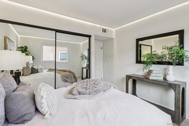 4043 Utah St, San Diego CA: https://media.crmls.org/mediaz/cfbf48a4-ab48-466f-ba33-8884e5a6d60b.jpg