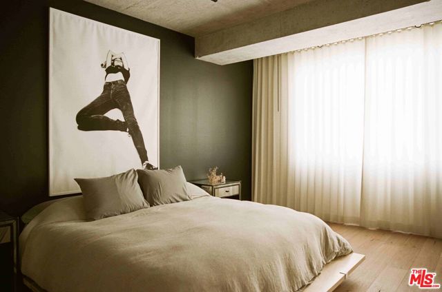 818 N Doheny Drive, West Hollywood CA: https://media.crmls.org/mediaz/cfbf4ead-fc1b-47fb-9dbe-b7ed4f105608.jpg