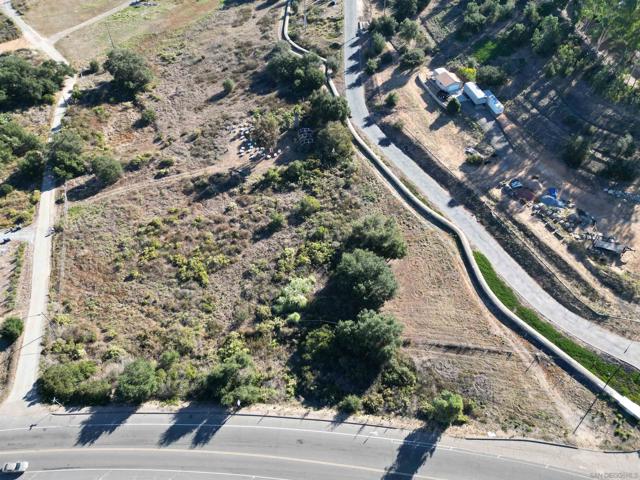 25111 N Centre City Pkwy, Escondido CA: https://media.crmls.org/mediaz/cfbf813e-0541-4893-9e8b-7ac7ee2fff65.jpg
