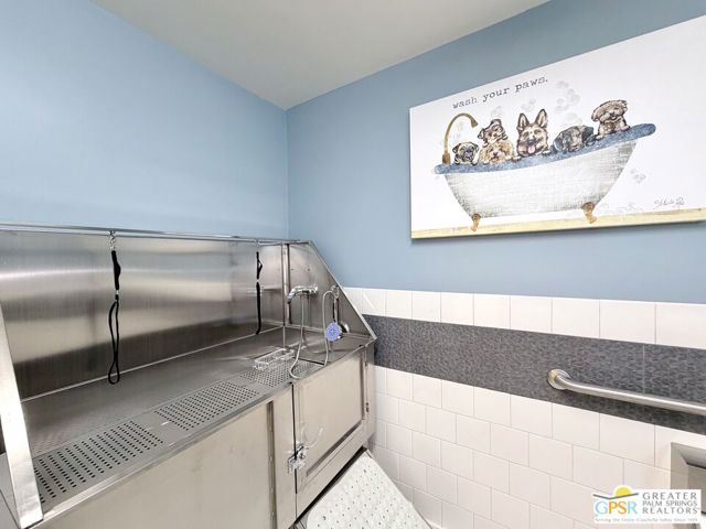 588 E San Lorenzo Road #204, Palm Springs, CA 92264