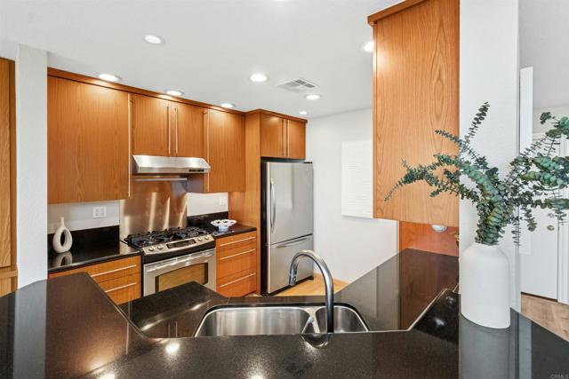 Detail Gallery Image 10 of 22 For 6940 Worchester Pl, San Diego,  CA 92126 - 3 Beds | 2/1 Baths