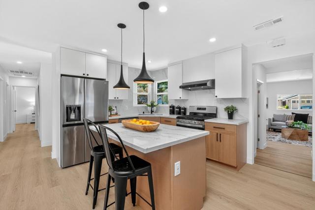 209 Nob Hill Way, Los Gatos CA: https://media.crmls.org/mediaz/cfc003e5-01f5-4487-9b6f-66569dcea41b.jpg