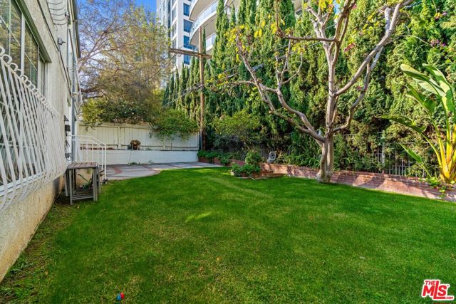10709 ASHTON Avenue, Los Angeles CA: https://media.crmls.org/mediaz/cfc03e4b-3fba-42e4-93e1-500c8ee6e299.jpg