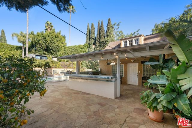 658 Highland Avenue, Los Angeles, California 90036, 5 Bedrooms Bedrooms, ,3 BathroomsBathrooms,Single Family Residence,For Sale,Highland,25487481