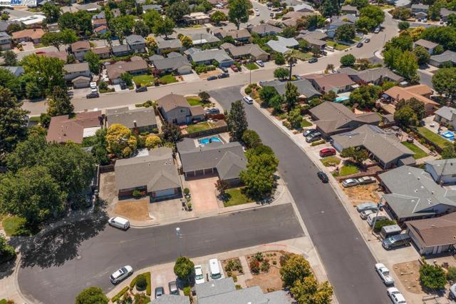 5221 Roxanne Ct, Livermore CA: https://media.crmls.org/mediaz/cfc15e70-56e0-4945-904c-8667daa28c2f.jpg